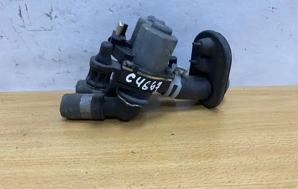 Mercedes-Benz E W210 Coolant heater control valve 0018307784 C4667