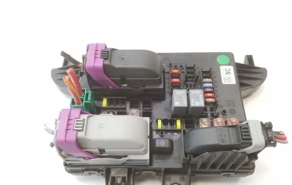 Opel Insignia A Fuse module 13277319