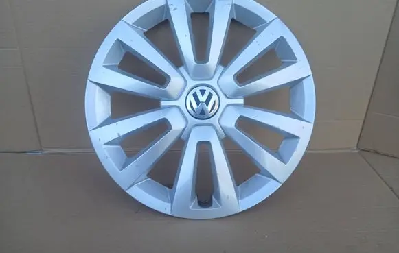Volkswagen Golf Plus R16 wheel hub/cap/trim 5C0601147B