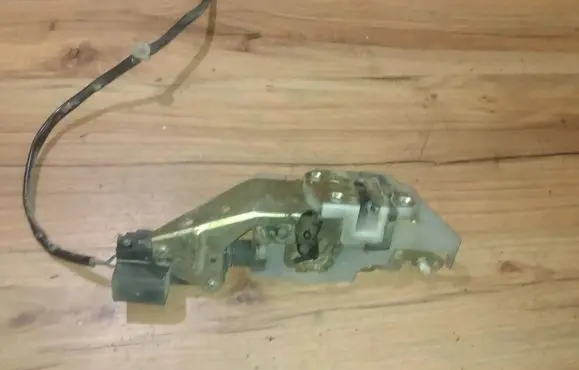 Mazda 323 Rear door lock