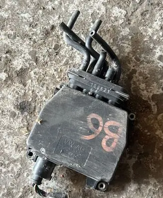 Volkswagen PASSAT B6 Valve vacuum 03G131051DS