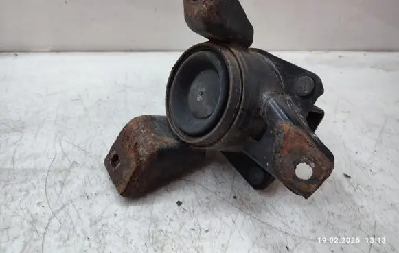 Hyundai Sonata Engine mount bracket