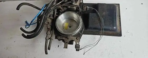 Audi 80 90 B3 Fuel distributor 051133837A 859129620 051183