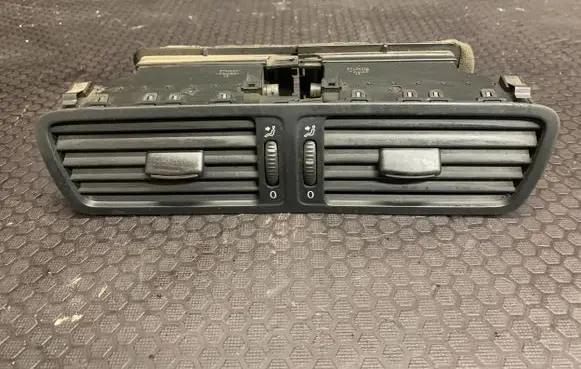 Volkswagen PASSAT B6 Dash center air vent grill 3C1819728E T0024386 P010866