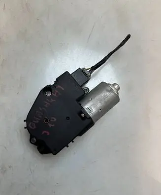Nissan Qashqai Sunroof motor/actuator 1701848f