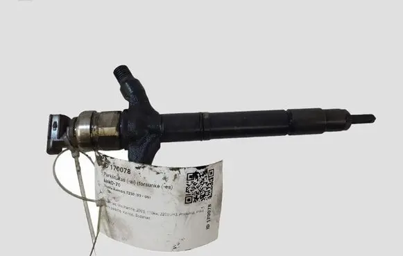 Toyota Avensis T250 Fuel injector 236700R010