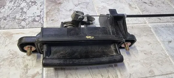 Mazda 3 I Tailgate trunk handle 