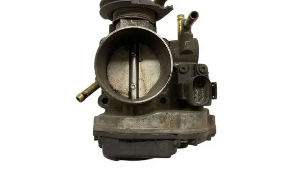 Volkswagen Golf IV Throttle valve 06A133064J
