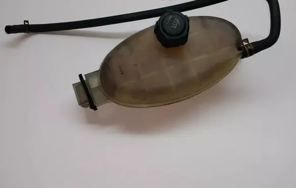 Coolant expansion tank/reservoir