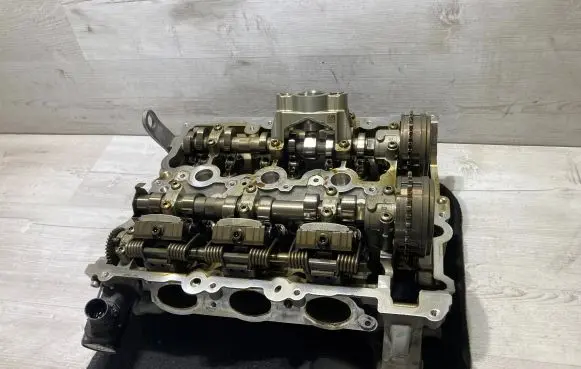 BMW X1 F48 F49 Engine head 7628714