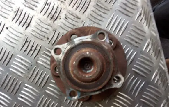 Mercedes-Benz B W245 Rear wheel hub