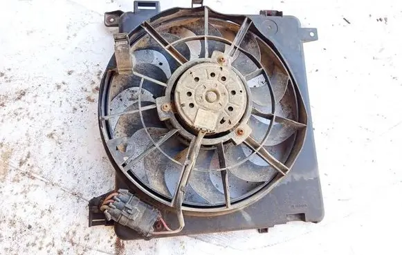 Opel Zafira B Radiator cooling fan shroud 3135103909