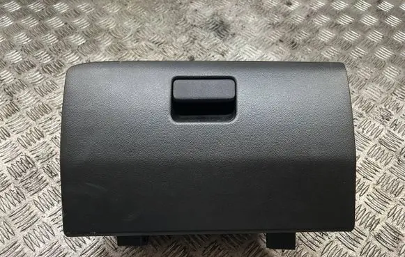 Suzuki Swift III Glove box