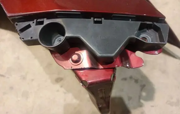 Front bumper mounting bracket