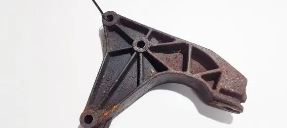 Opel Zafira A Engine mounting bracket 24403861