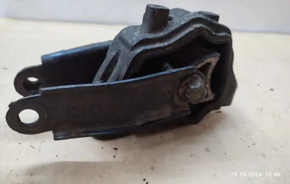 Volvo XC60 Engine mount bracket 30671219