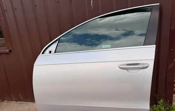 Volkswagen PASSAT B7 Front door LA7W
