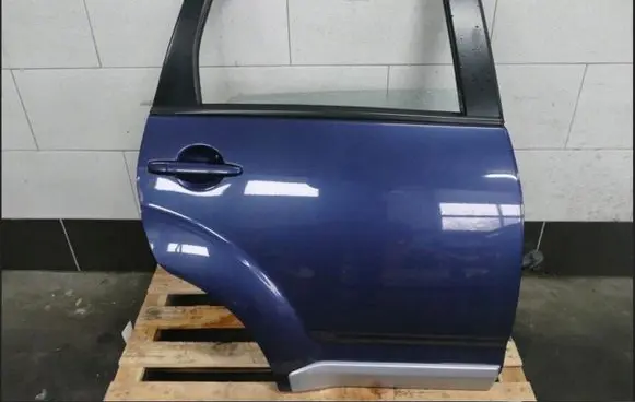 Mitsubishi Outlander Rear door