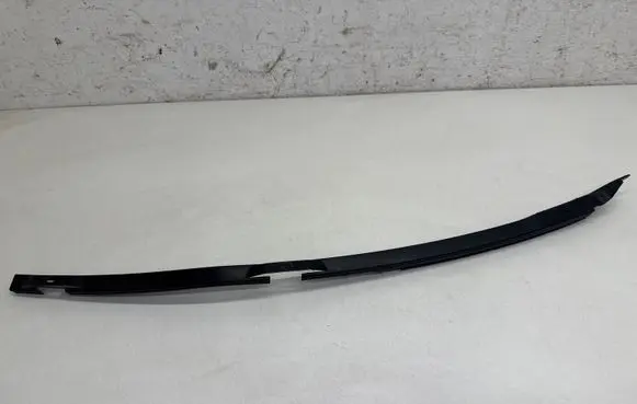 Volkswagen PASSAT B7 Rear door windshield rail 3C9839065A