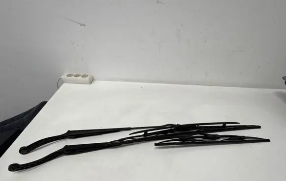 Peugeot 307 Front wiper blade arm