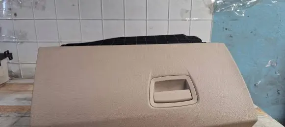 BMW 5 F10 F11 Glove box 9173907 11242010