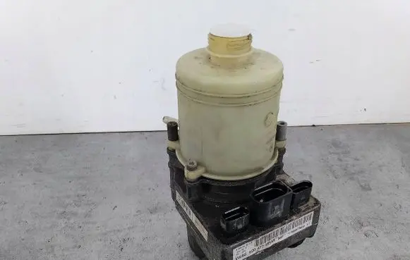 Volkswagen Polo IV 9N3 Power steering pump 