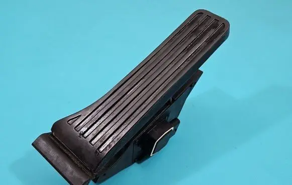 Mercedes-Benz E W212 Accelerator throttle pedal A2043000004 IMPRK1486066