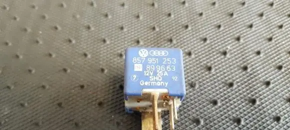 Volkswagen Golf II Other relay 857951253 899663