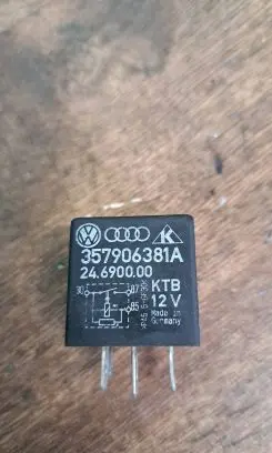 Volkswagen PASSAT B4 Other relay 24690000