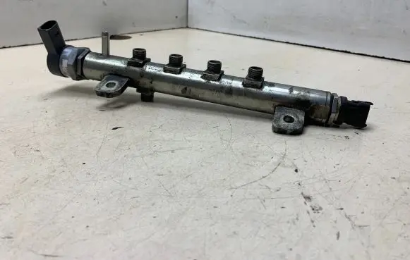 Opel Vectra C Fuel main line pipe 352002 010800