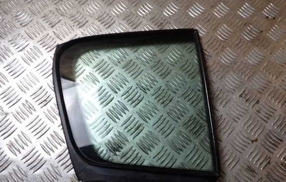 KIA Sportage Rear side window 