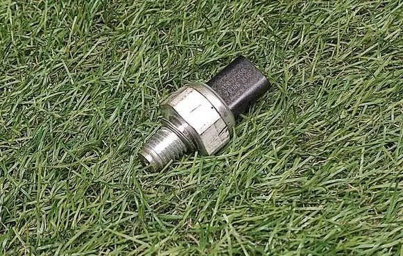 Chevrolet Cruze II Oil pressure sensor 12637356