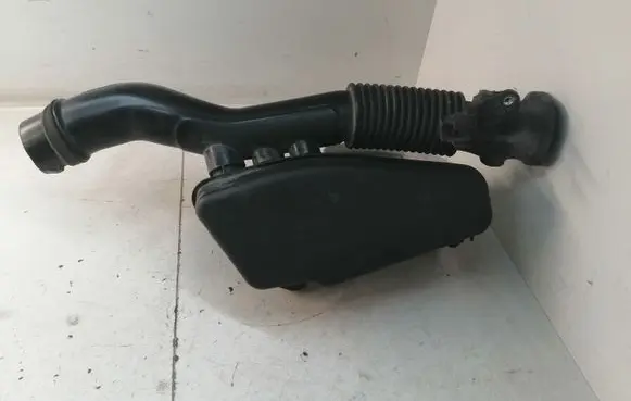 Toyota Prius (XW30) Intake resonator 1789337040