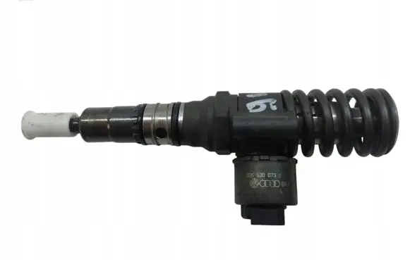 Volkswagen Touran I Fuel injector 03G130073B