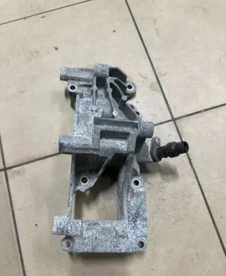 BMW 7 G11 G12 Generator/alternator bracket 7619250