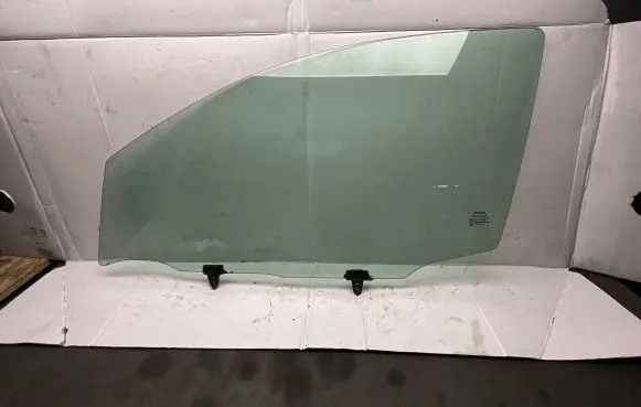Nissan Qashqai Front door window glass four-door 43R001582 E000199