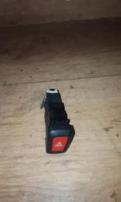Nissan Primera Hazard light switch