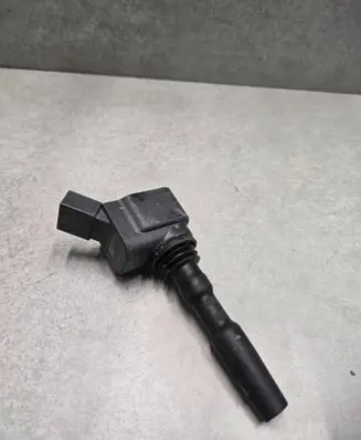 Volkswagen Polo VI High voltage ignition coil 04E905110M 233339 77300012