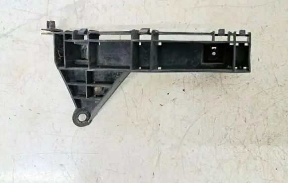 Honda FR-V Front bumper mounting bracket