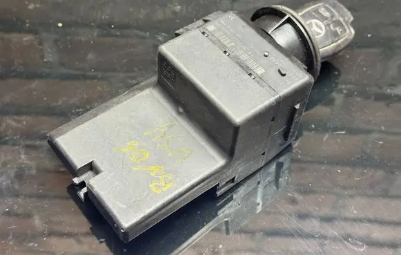Mercedes-Benz Vito Viano W639 Ignition lock 6395450608 33002353