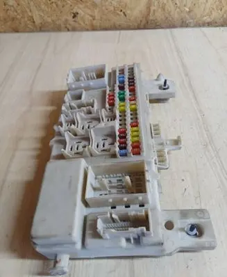 Mazda 3 I Fuse module 66730C 05006237 519197016