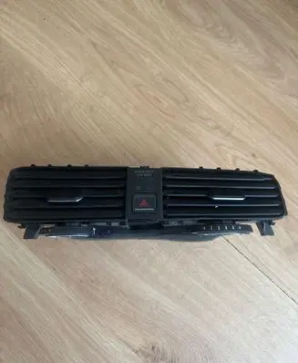 Volkswagen Golf VII Dash center air vent grill 5G1815735A