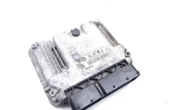 Volkswagen PASSAT B7 Engine control unit/module 03L907309AE 0281017946