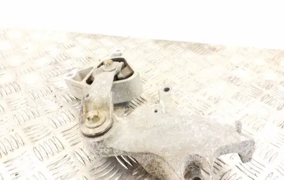 Mercedes-Benz B W246 W242 Engine mounting bracket A2462401309
