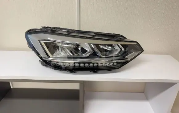 Volkswagen Touran III Headlight/headlamp 5TB941036B