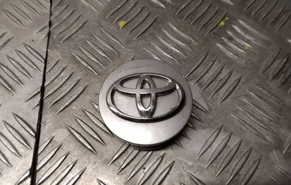 Toyota Auris E180 Original wheel cap 4260302201
