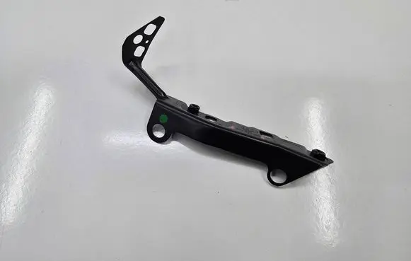 Audi A3 S3 8V Fender mounting bracket 8V0821092