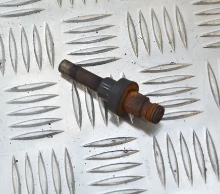 Mercedes-Benz SLC C107 Fuel injector