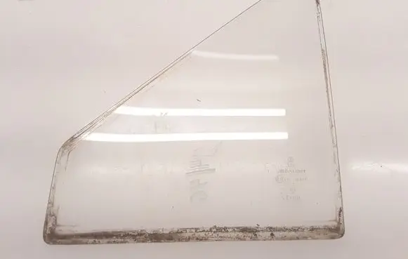 Volkswagen Santana Front door vent window glass four-door 43R000433 DOT27M90AS2