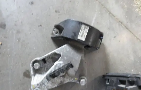 Dacia Sandero Engine mount bracket 113752043R 146843